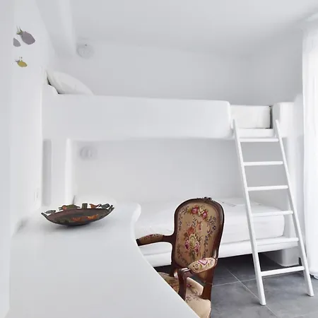 Tinos Portraits Ballos Feriehus